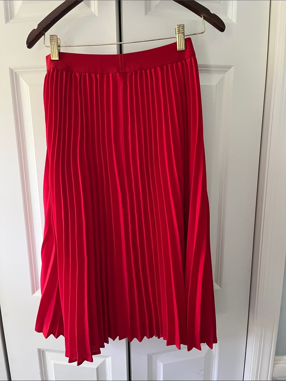 Kate Kasin red pleated skirt